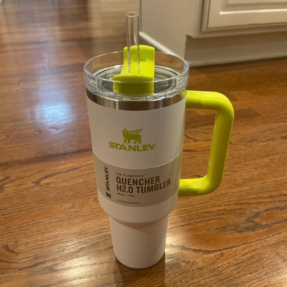 Stanley Quencher H2.0 40 oz FlowState Tumbler Frost/Electric Yellow nwt